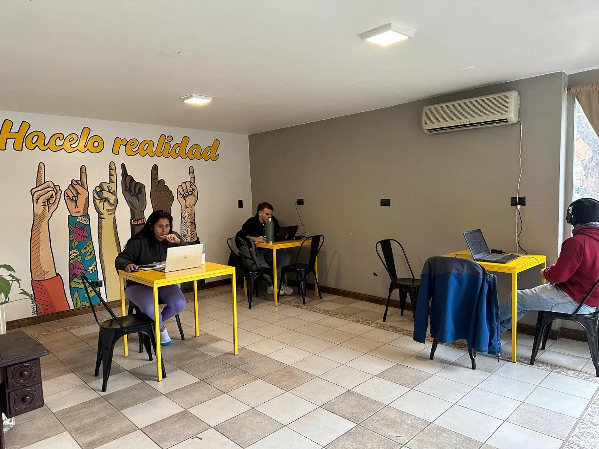 Gorilla Hostel Mendoza Extérieur photo